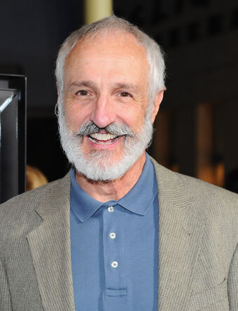 How tall is Michael Gross?